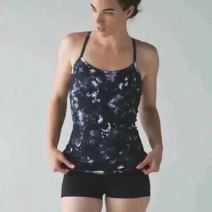LULULEMON Power Y Tank Luon
Dusk Dye White Black